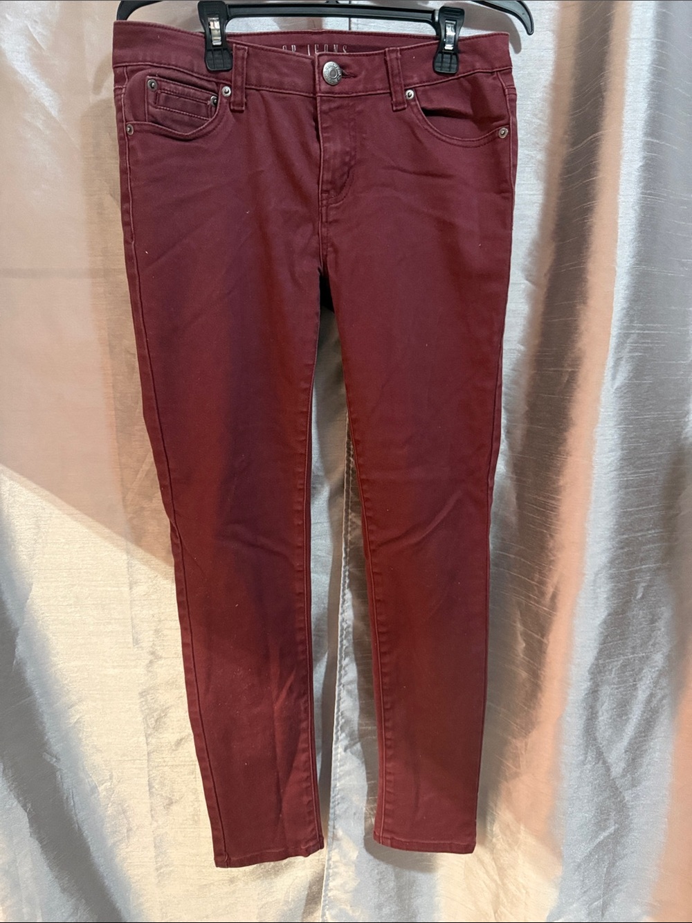Women's Skinny Stretch Jeans in Wine